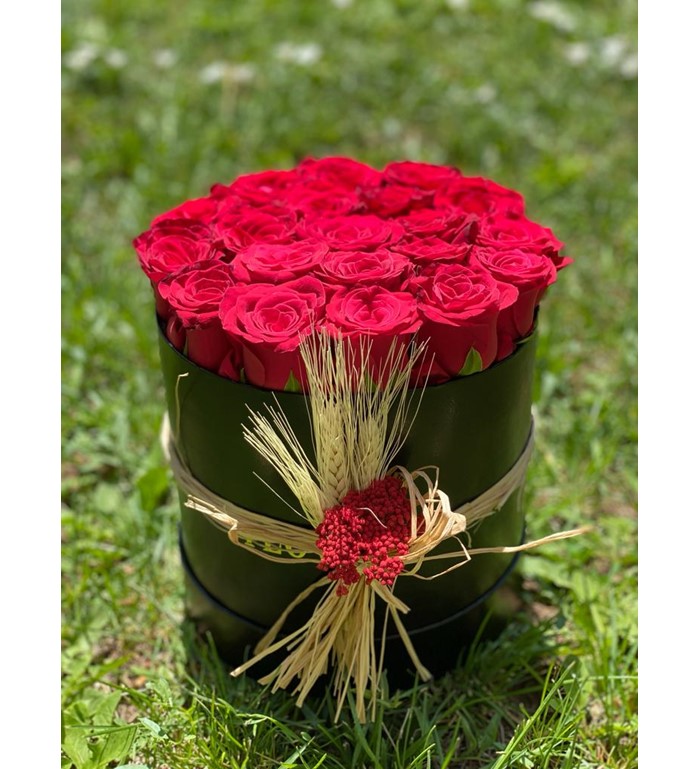 Kutuda 25 ithal gül