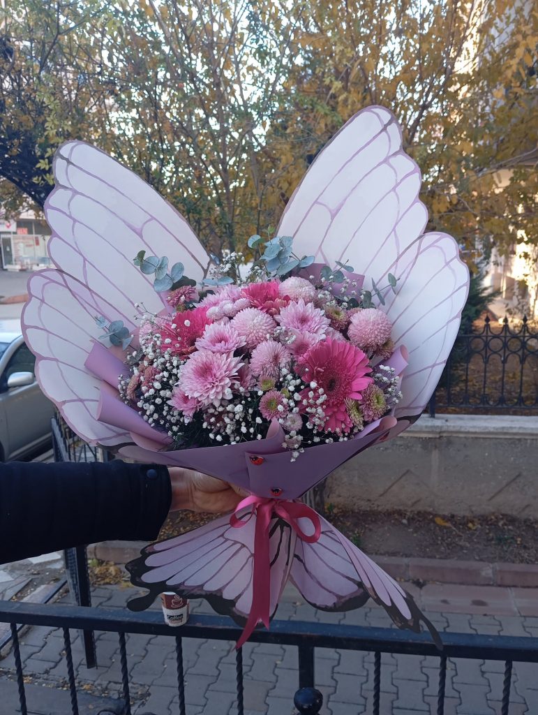 Kelebek tasarımlıð¦ mevsim buketi